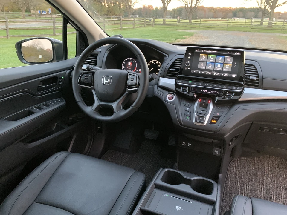 2025 Honda Odyssey - Image 18 of 21