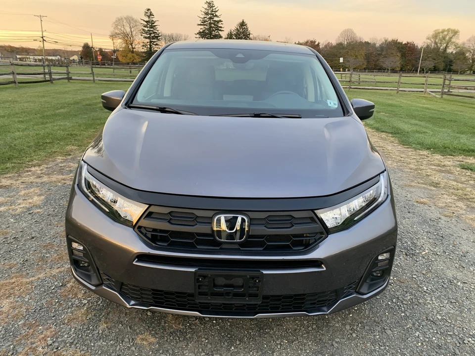 2025 Honda Odyssey - Image 2 of 21