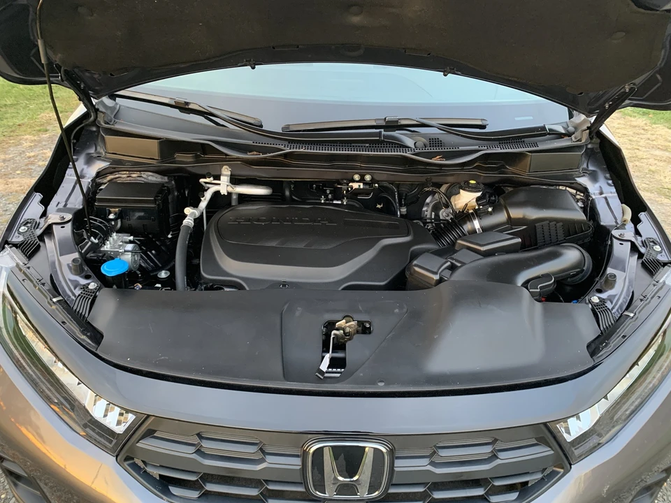 2025 Honda Odyssey - Image 10 of 21