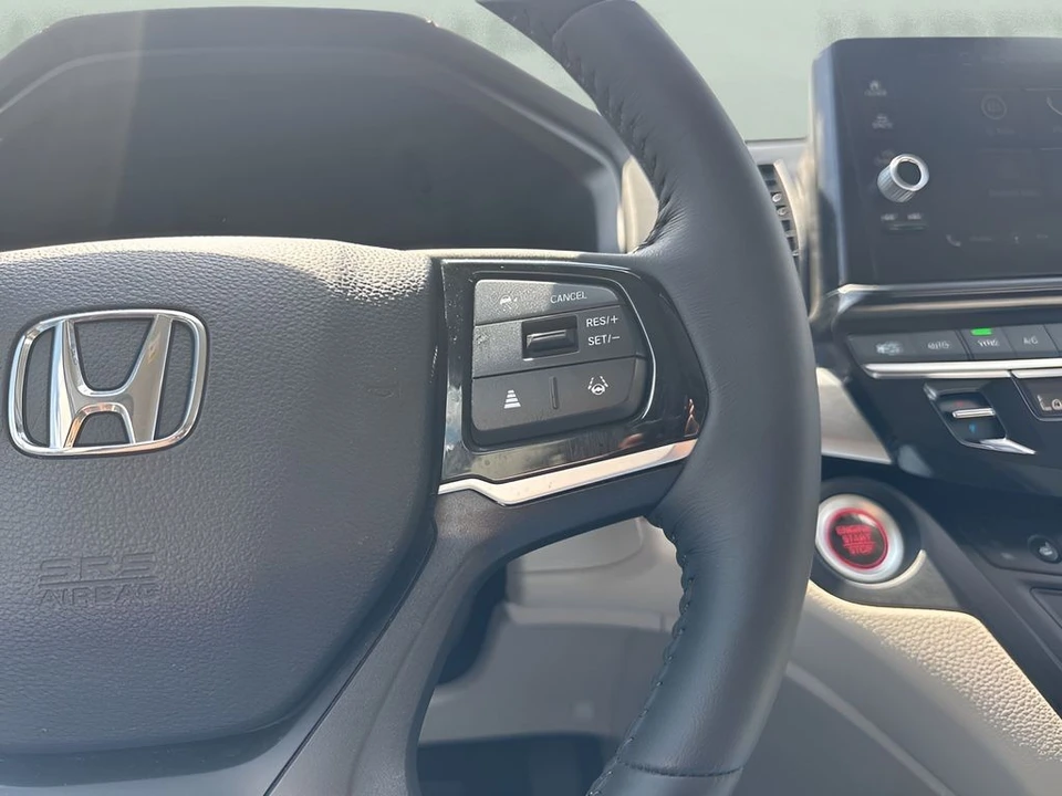 2025 Honda Odyssey - Image 16 of 21