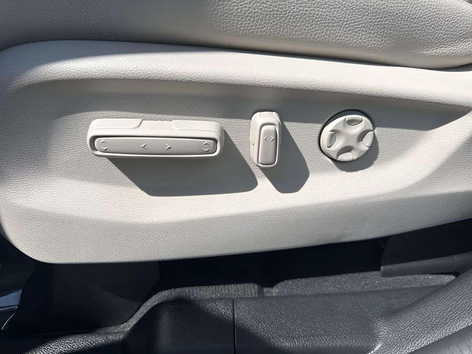 2025 Honda Odyssey - Image 10 of 21