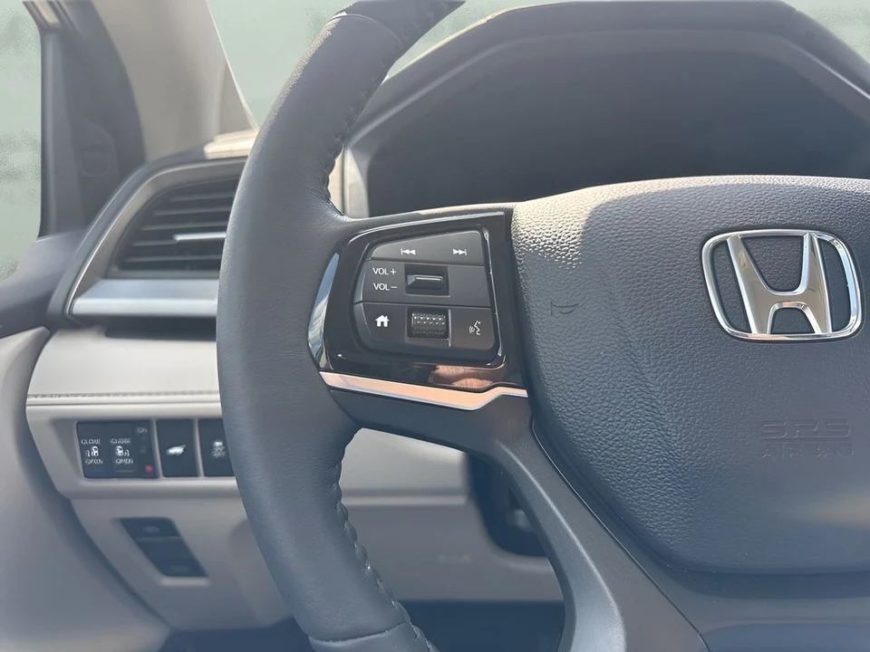 2025 Honda Odyssey - Image 15 of 21