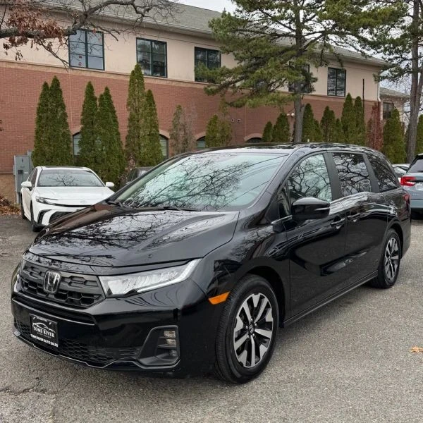 2025 Honda Odyssey - Image 2 of 12