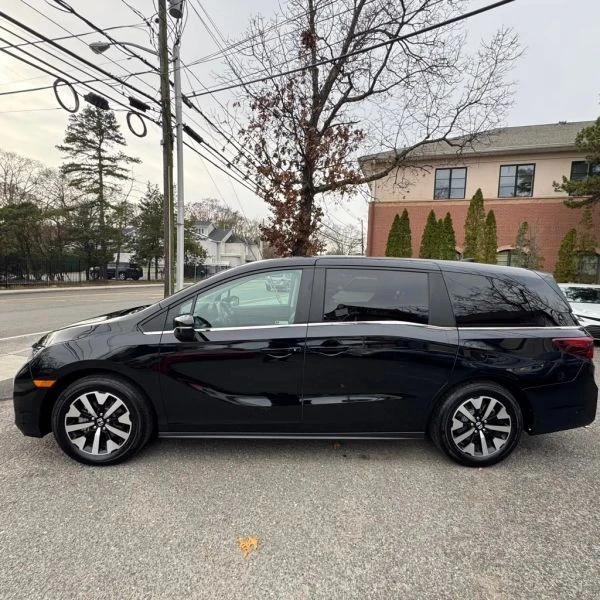 2025 Honda Odyssey - Image 3 of 12