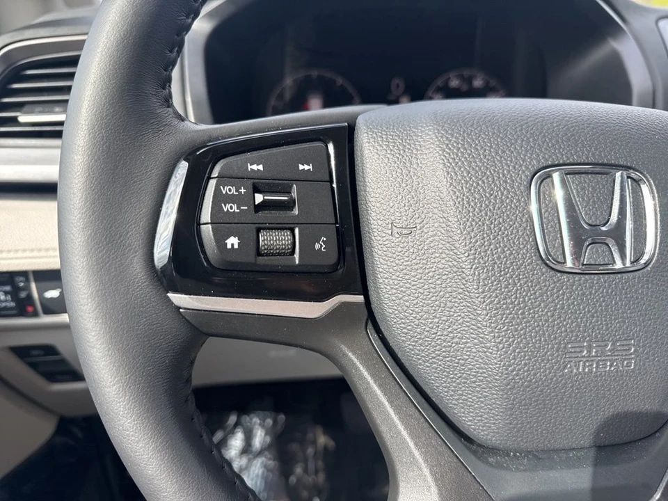 2025 Honda Odyssey - Image 17 of 21