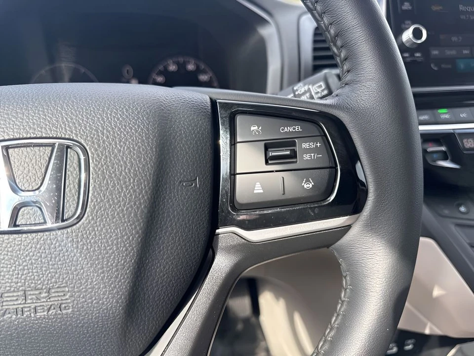 2025 Honda Odyssey - Image 18 of 21