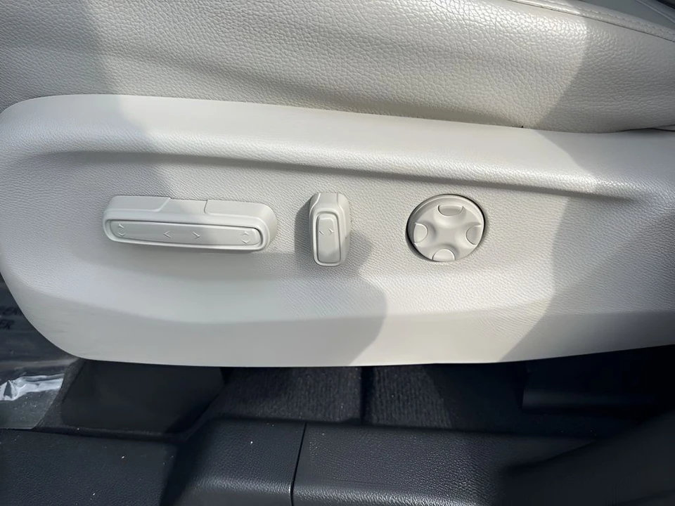 2025 Honda Odyssey - Image 10 of 21
