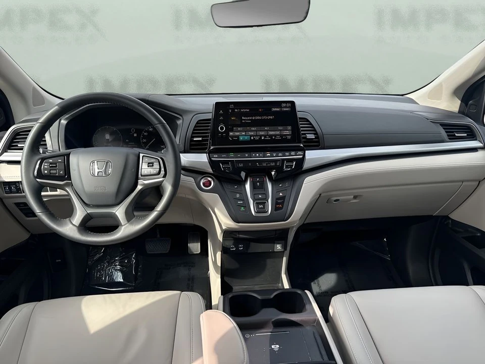 2025 Honda Odyssey - Image 15 of 21
