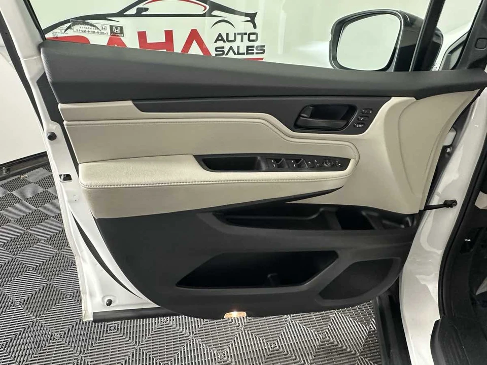 2025 Honda Odyssey - Image 15 of 21