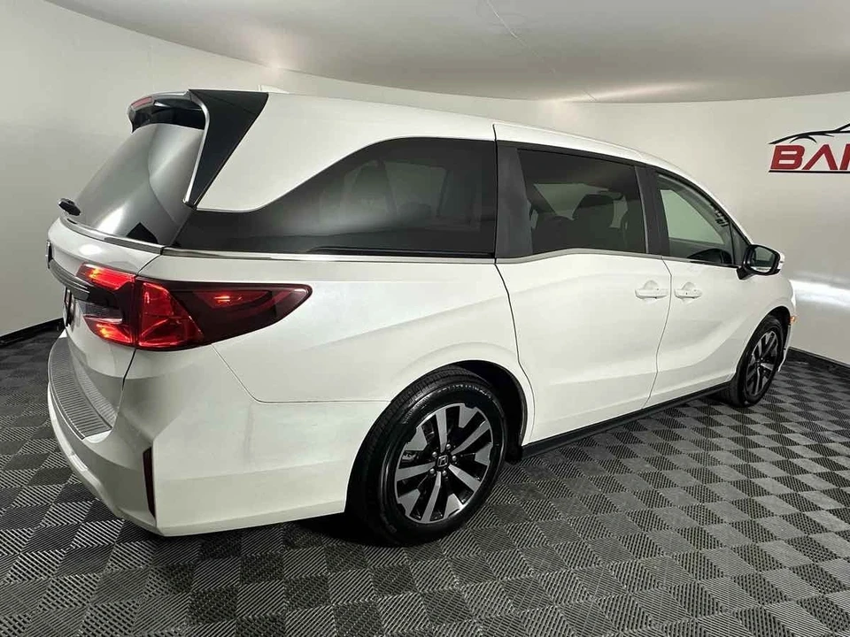 2025 Honda Odyssey - Image 8 of 21