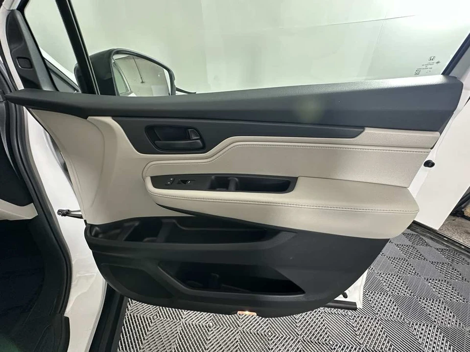 2025 Honda Odyssey - Image 16 of 21