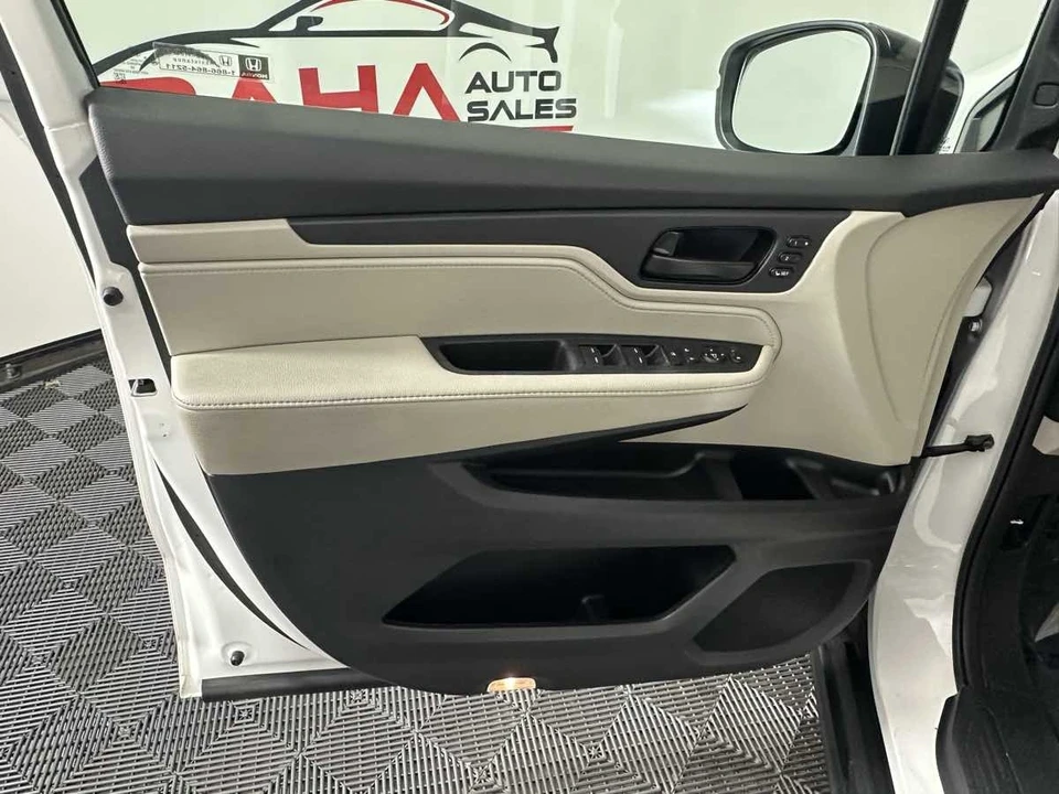 2025 Honda Odyssey - Image 15 of 21