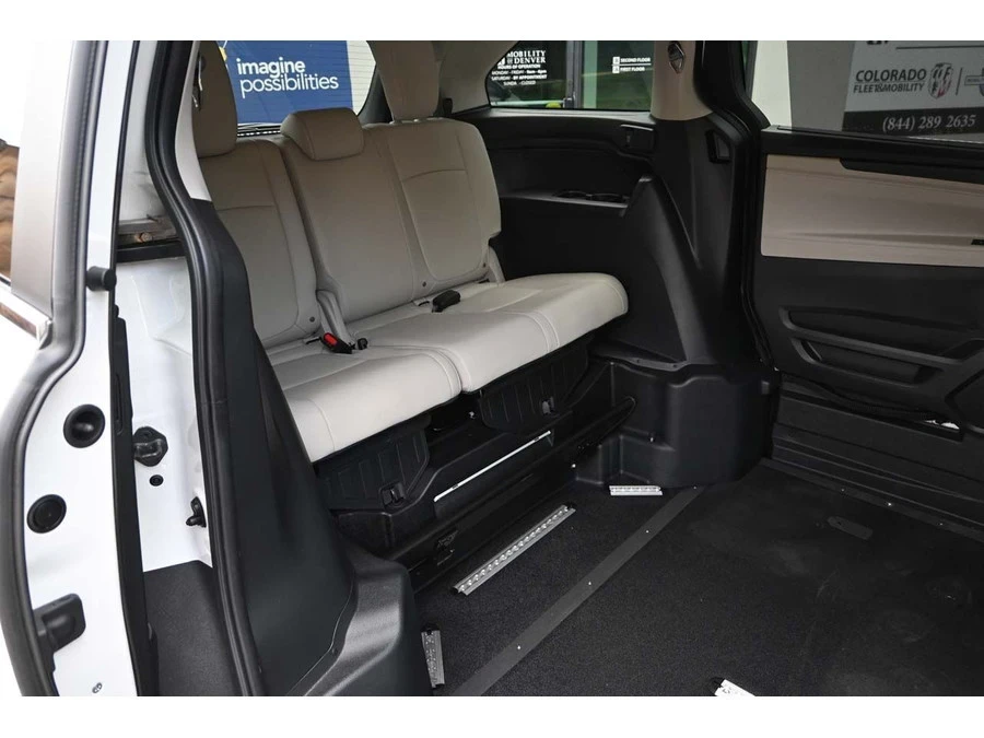 2025 Honda Odyssey - Image 18 of 21