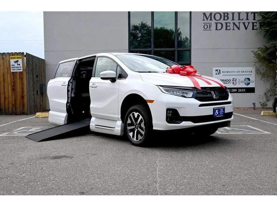 2025 Honda Odyssey - Image 2 of 12