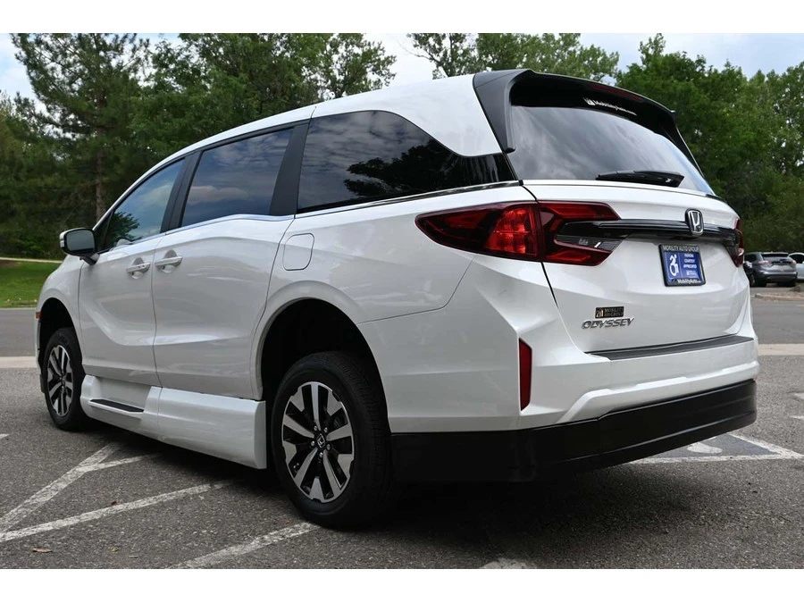 2025 Honda Odyssey - Image 8 of 12