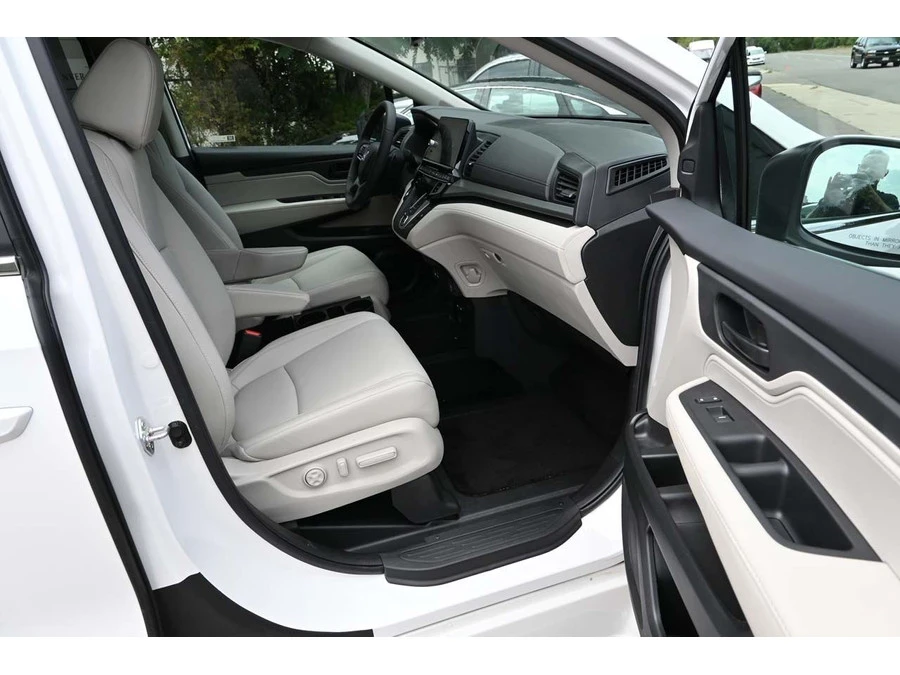 2025 Honda Odyssey - Image 15 of 21