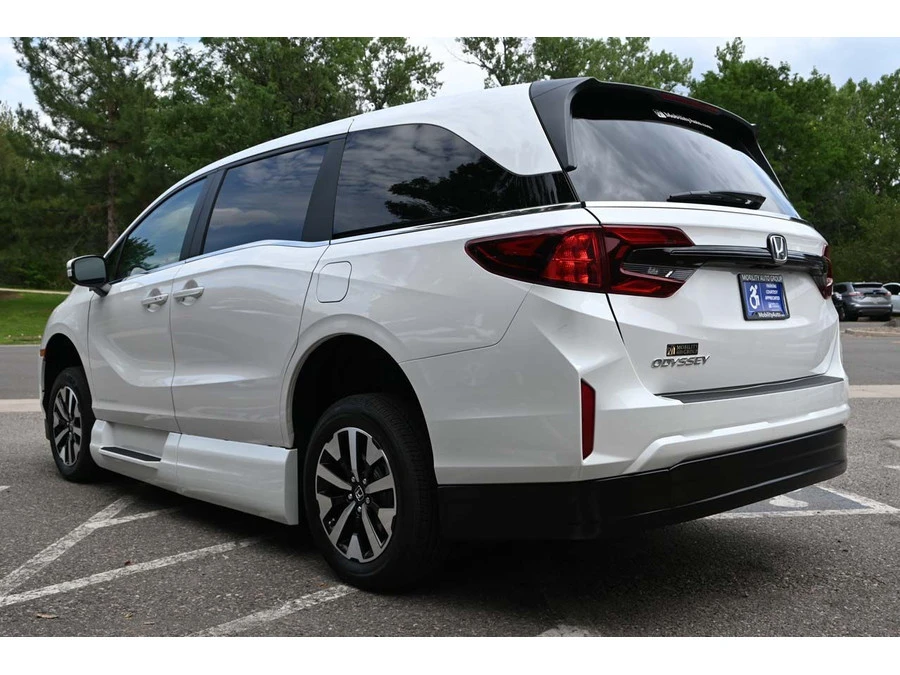 2025 Honda Odyssey - Image 8 of 12
