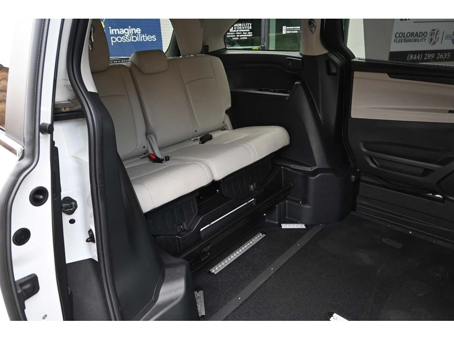 2025 Honda Odyssey - Image 18 of 21