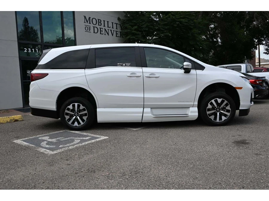 2025 Honda Odyssey - Image 5 of 12