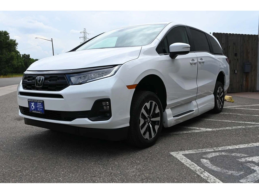2025 Honda Odyssey - Image 10 of 12