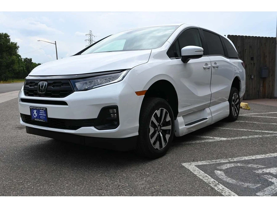 2025 Honda Odyssey - Image 10 of 12