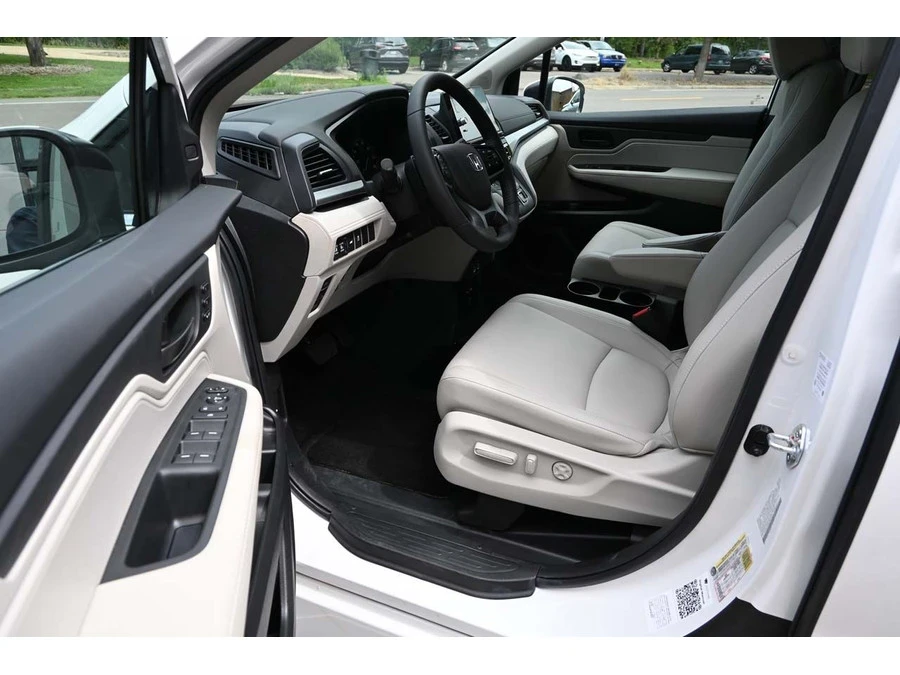 2025 Honda Odyssey - Image 13 of 21