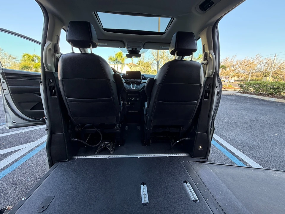 2025 Honda Odyssey - Image 17 of 21