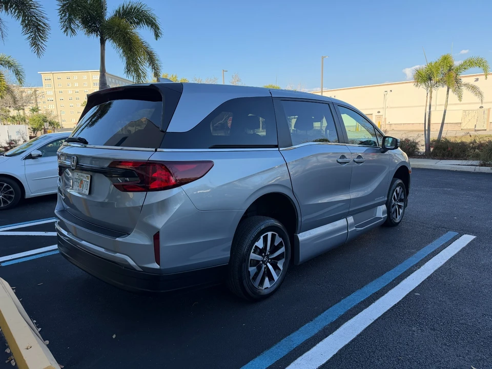 2025 Honda Odyssey - Image 6 of 21