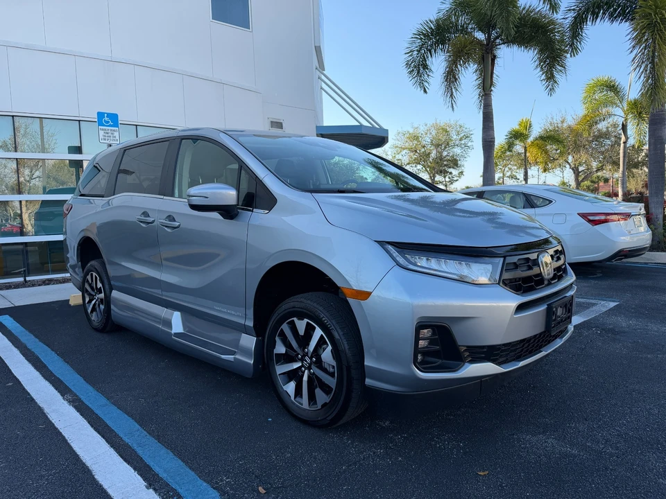 2025 Honda Odyssey - Image 4 of 21