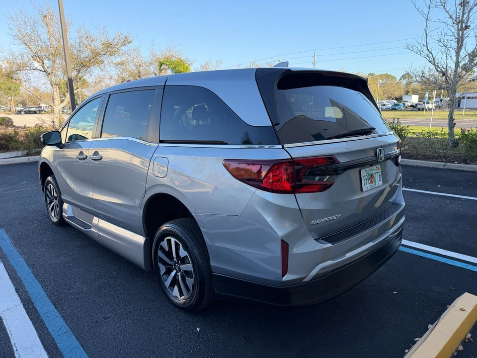 2025 Honda Odyssey - Image 8 of 21