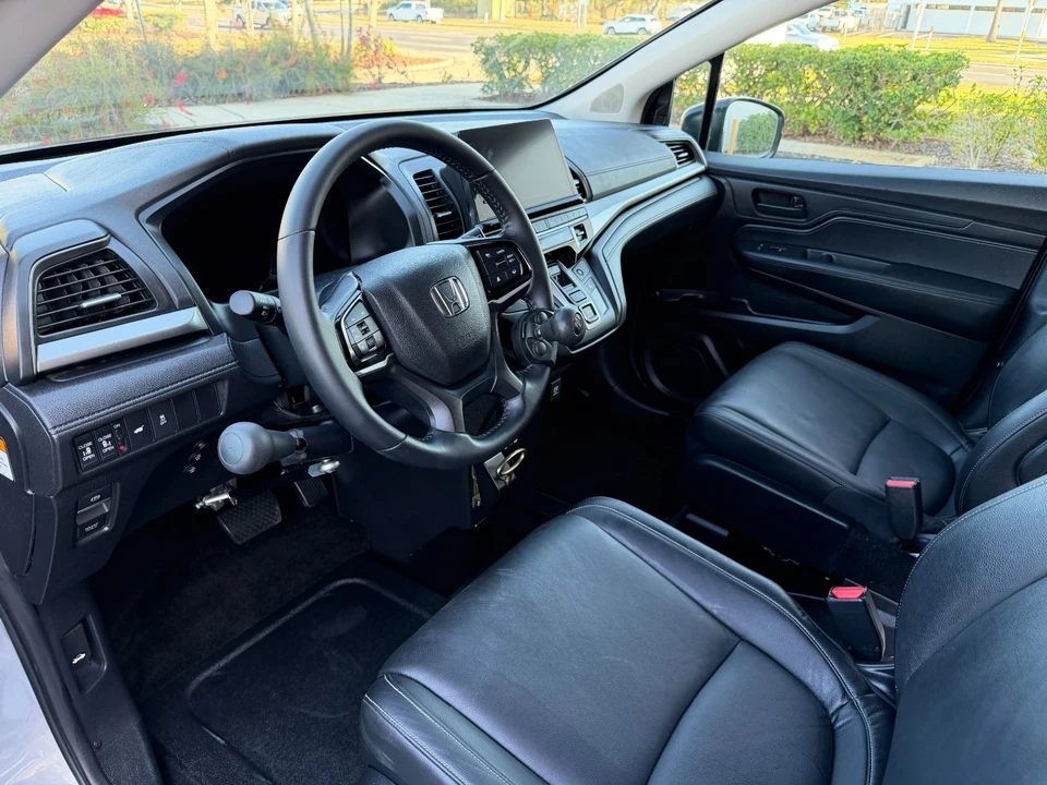 2025 Honda Odyssey - Image 15 of 21