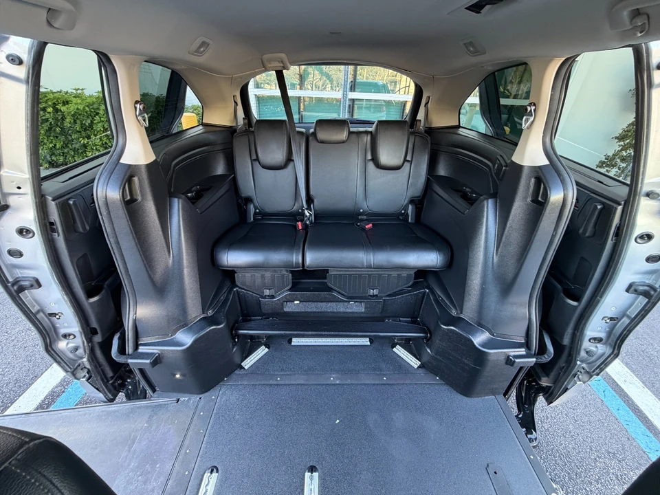 2025 Honda Odyssey - Image 18 of 21