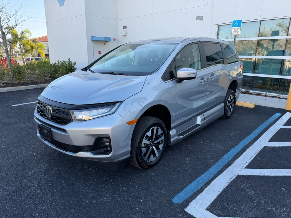 2025 Honda Odyssey - Image 10 of 21