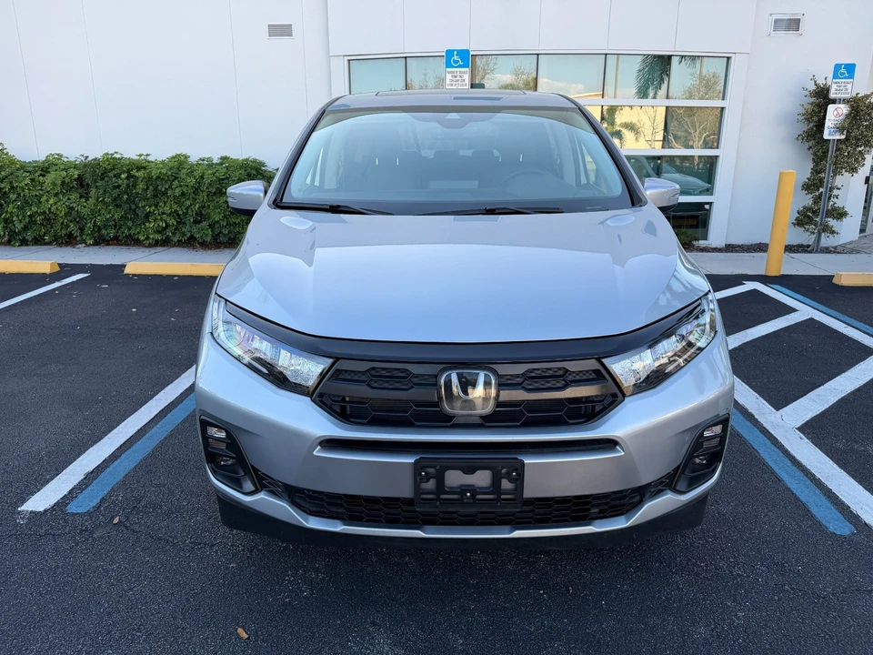 2025 Honda Odyssey - Image 11 of 21