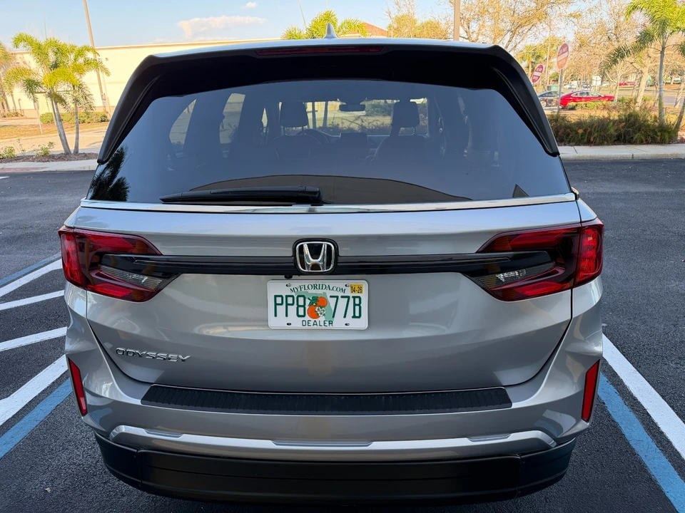 2025 Honda Odyssey - Image 7 of 21