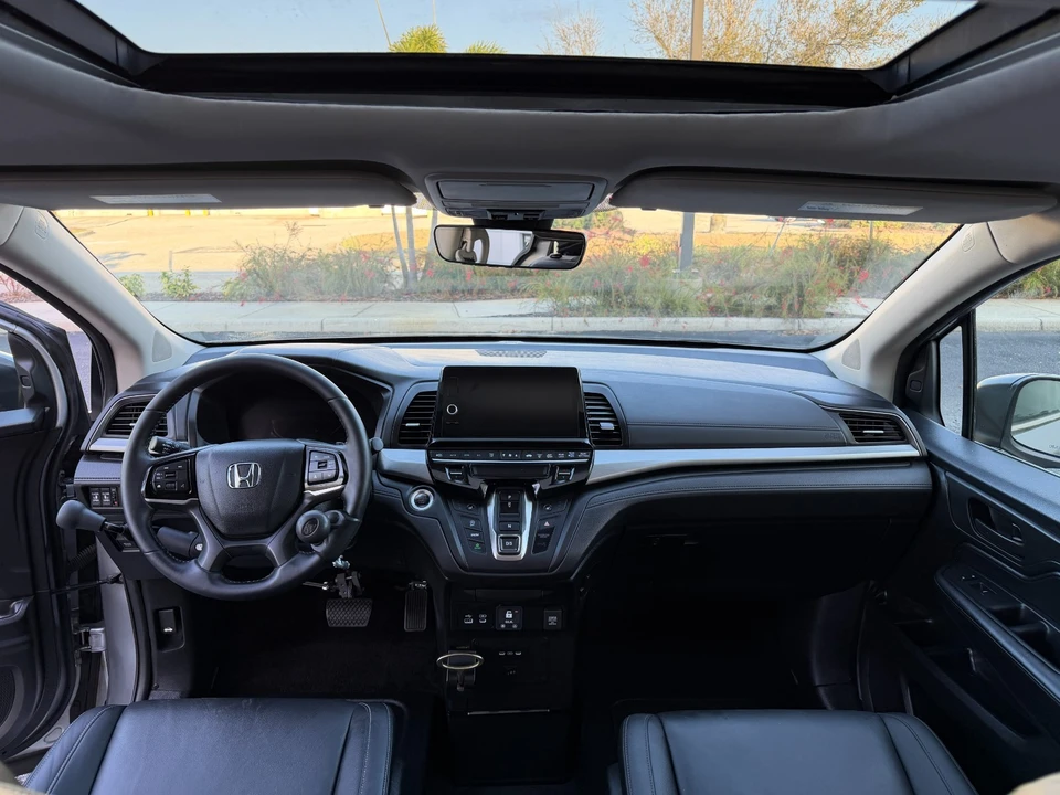 2025 Honda Odyssey - Image 16 of 21
