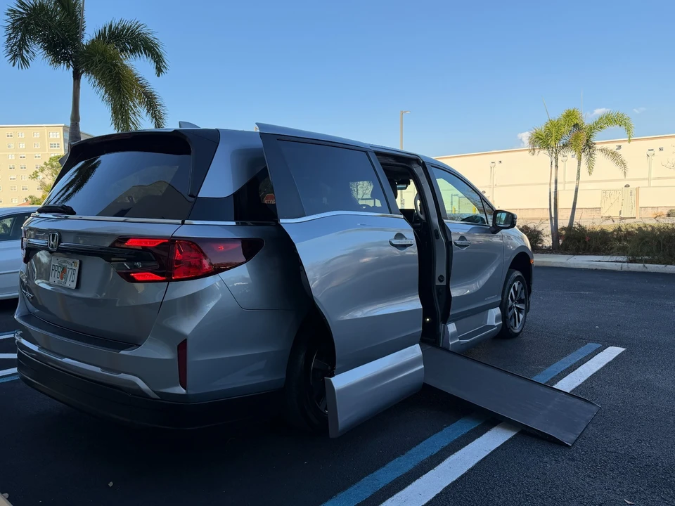 2025 Honda Odyssey - Image 3 of 21