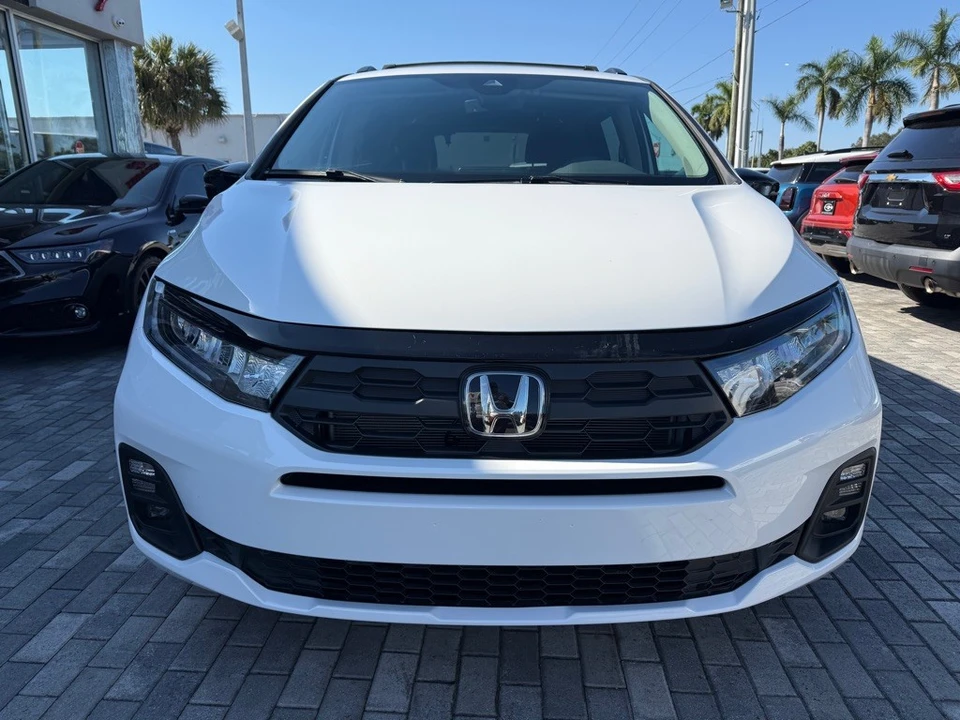 2025 Honda Odyssey - Image 2 of 21