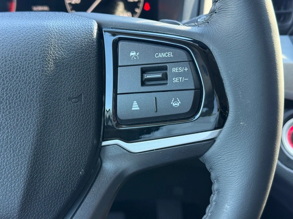 2025 Honda Odyssey - Image 17 of 21