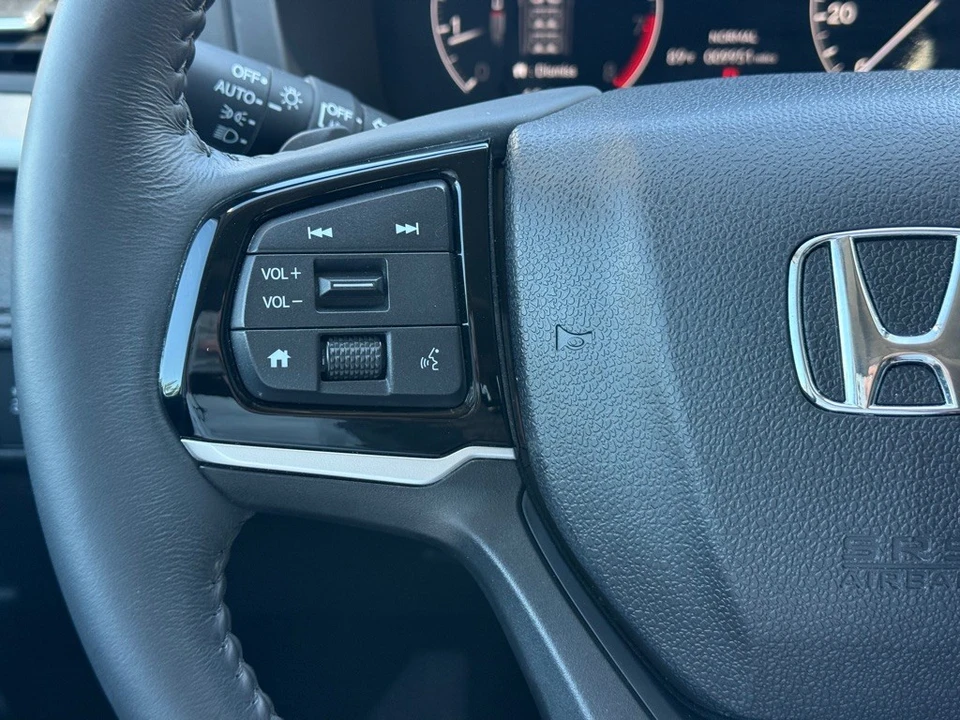 2025 Honda Odyssey - Image 15 of 21