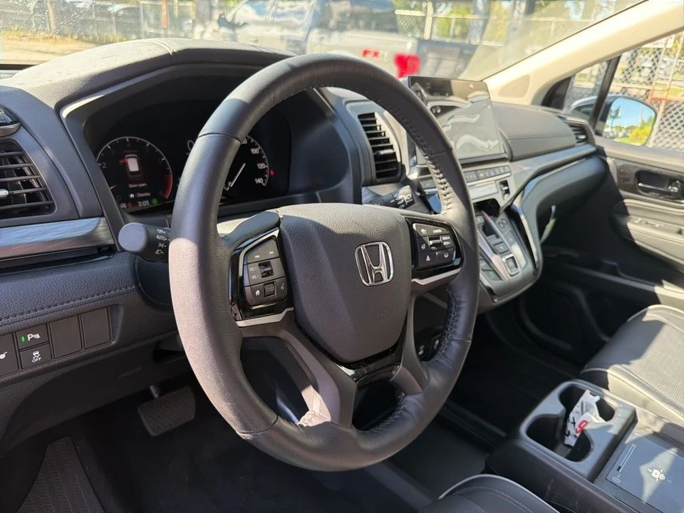 2025 Honda Odyssey - Image 9 of 12