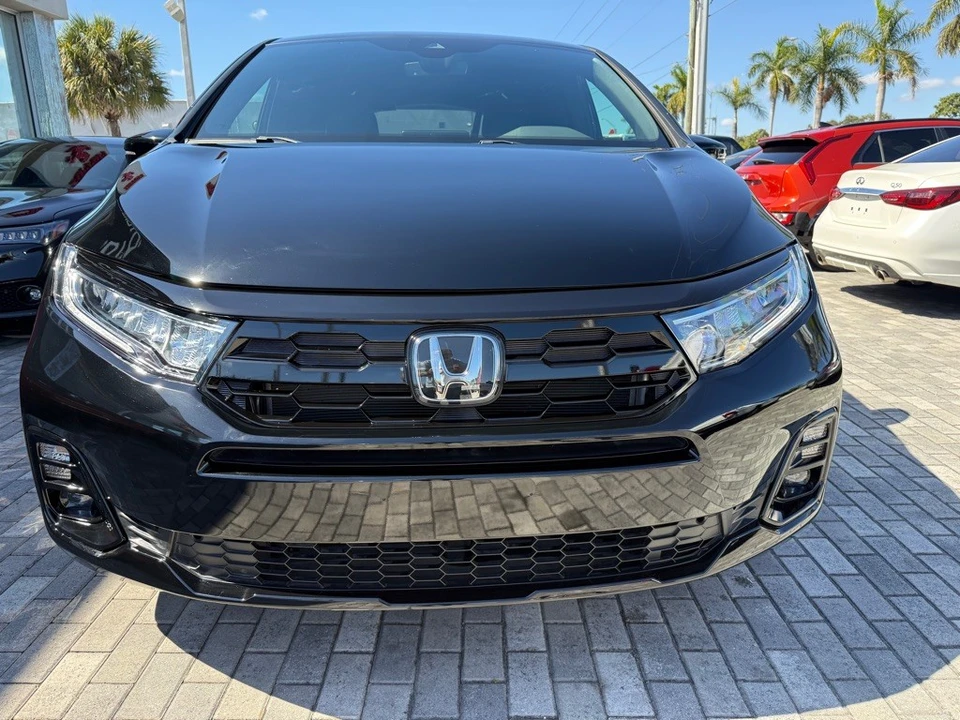 2025 Honda Odyssey - Image 2 of 21