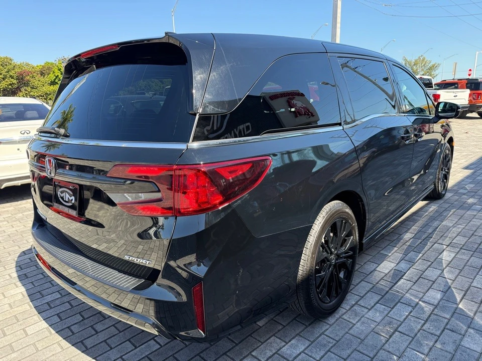 2025 Honda Odyssey - Image 10 of 21