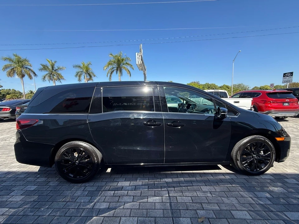 2025 Honda Odyssey - Image 11 of 21