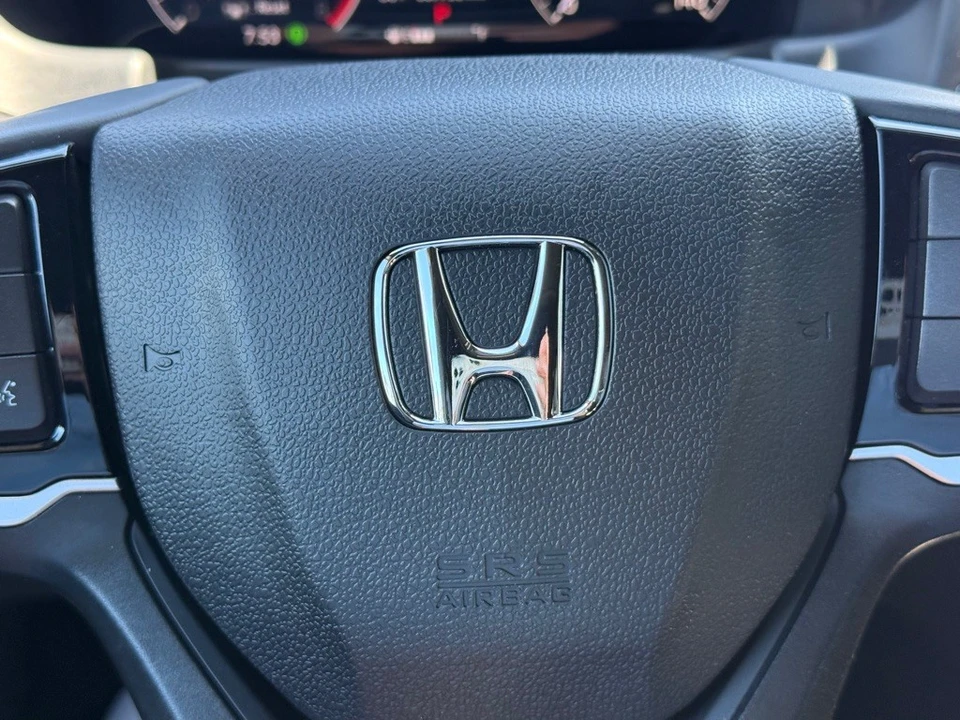 2025 Honda Odyssey - Image 17 of 21