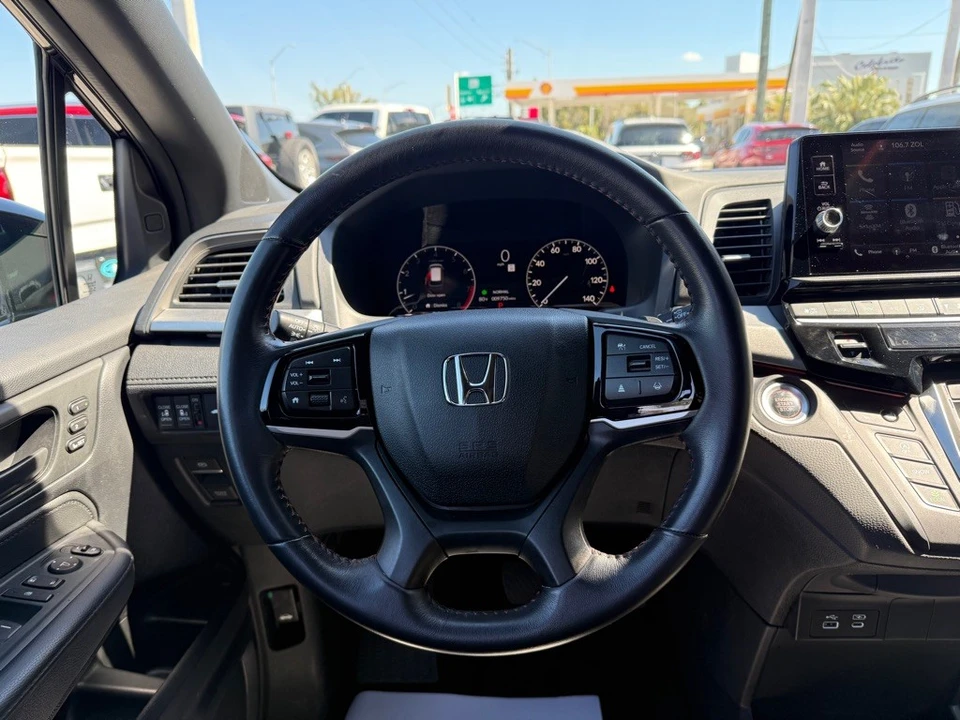 2025 Honda Odyssey - Image 15 of 21