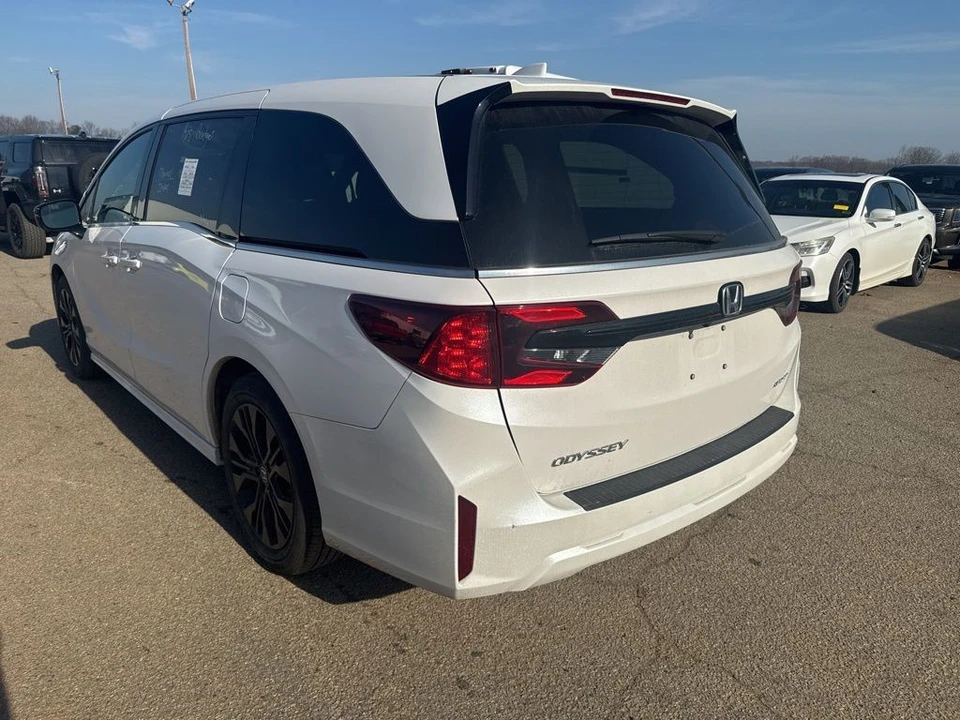 2025 Honda Odyssey - Image 2 of 7