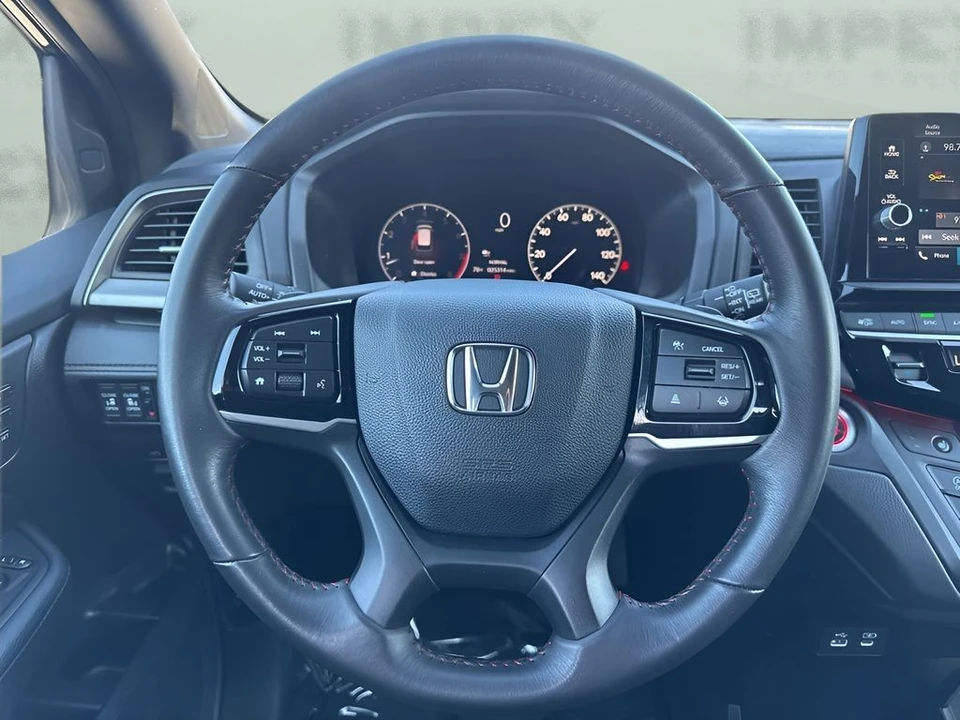2025 Honda Odyssey - Image 16 of 21