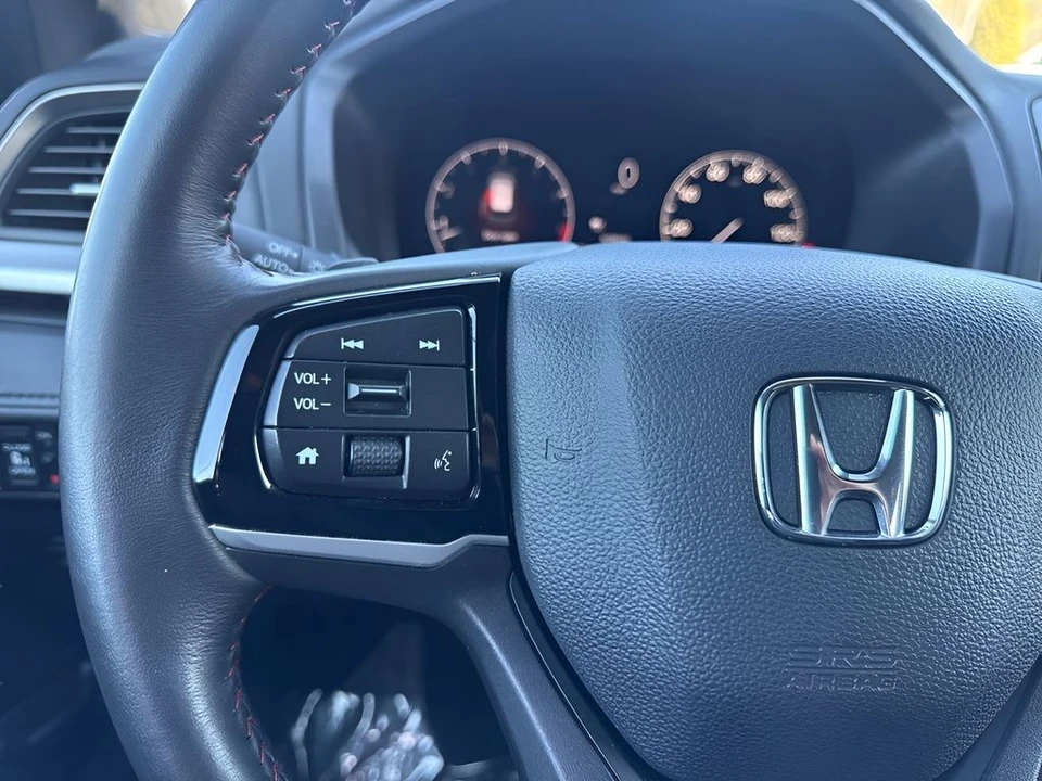 2025 Honda Odyssey - Image 17 of 21