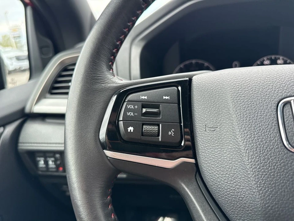 2025 Honda Odyssey - Image 18 of 21